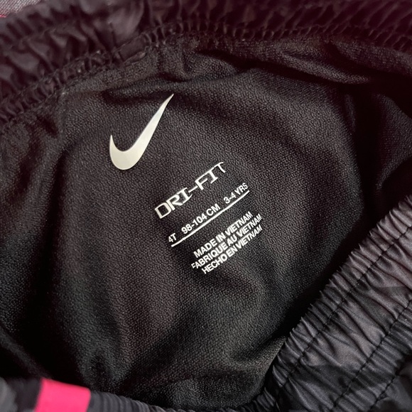 Nike Girl 4T- Hot Pink Top and Black Shorts Set - Picture 7 of 8